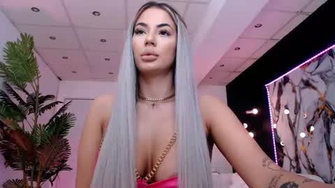 Snapshot of yuukenzi chatting on 06/10/26, 06:12 Maria online show from 06/10/26, 06:12