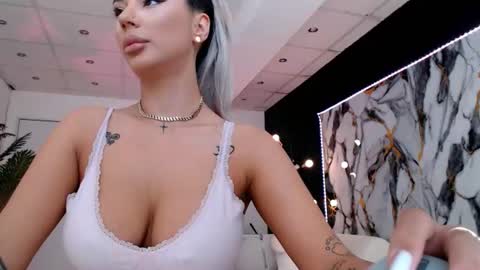 Snapshot of yuukenzi chatting on 07/17/26, 07:15 Maria online show from 07/17/26, 07:15