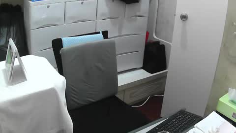 Snapshot of yuwcoli chatting on 02/02/25, 06:58 Slip online show from 02/02/25, 06:58