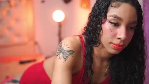 Snapshot of yuyi_cam chatting on 10/04/25, 02:53 Yuyi Cam online show from 10/04/25, 02:53