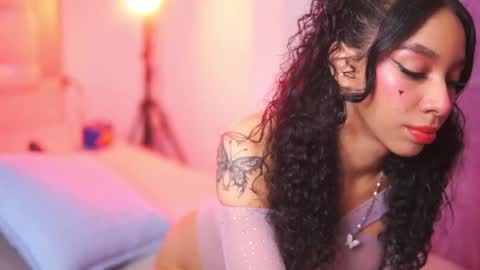 Snapshot of yuyi_cam chatting on 10/17/25, 01:53 Yuyi Cam online show from 10/17/25, 01:53