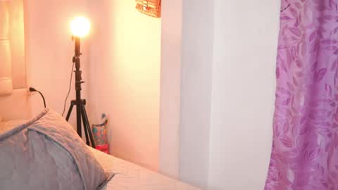 Snapshot of yuyi_cam chatting on 10/27/25, 02:59 Yuyi Cam online show from 10/27/25, 02:59