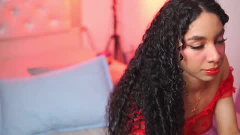 Snapshot of yuyi_cam chatting on 10/29/25, 02:58 Yuyi Cam online show from 10/29/25, 02:58