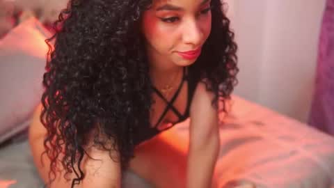 Snapshot of yuyi_cam chatting on 11/08/25, 02:01 Yuyi Cam online show from 11/08/25, 02:01