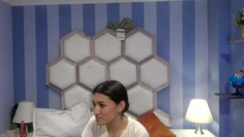 Snapshot of yvi_taylor chatting on 08/05/26, 12:52 yvi online show from 08/05/26, 12:52