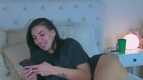 Snapshot of yviesweet chatting on 02/23/26, 10:29 Laura online show from 02/23/26, 10:29