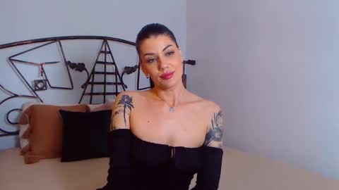 I V Y   online show from 01/27/25, 12:12