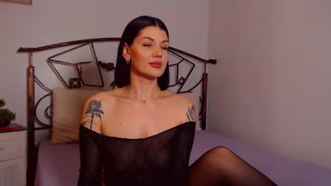 Snapshot of yvonneeverlee chatting on 03/18/26, 09:07 I V Y online show from 03/18/26, 09:07