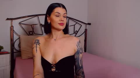 Snapshot of yvonneeverlee chatting on 03/20/26, 08:57 I V Y online show from 03/20/26, 08:57