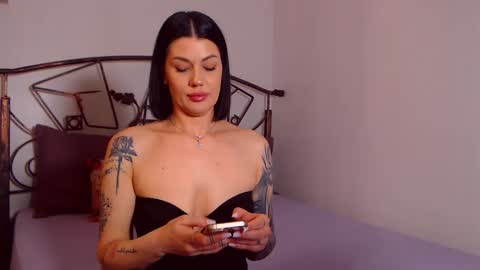 Snapshot of yvonneeverlee chatting on 04/02/26, 07:55 I V Y online show from 04/02/26, 07:55