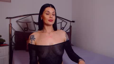 Snapshot of yvonneeverlee chatting on 05/16/26, 07:34 I V Y online show from 05/16/26, 07:34