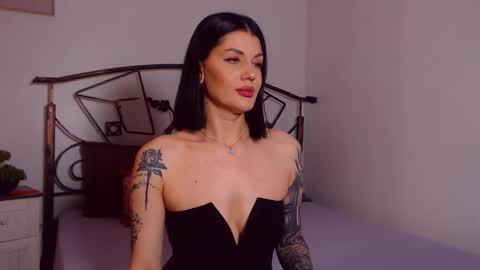 Snapshot of yvonneeverlee chatting on 05/18/26, 07:31 I V Y online show from 05/18/26, 07:31