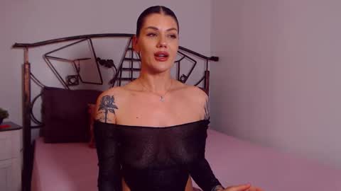 Snapshot of yvonneeverlee chatting on 05/22/26, 07:52 I V Y online show from 05/22/26, 07:52