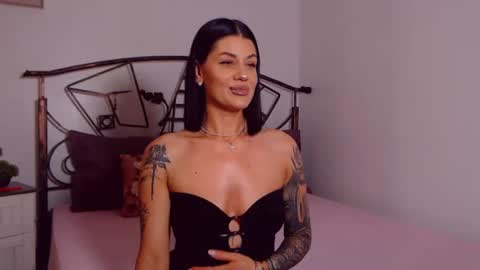 I V Y   online show from 06/13/26, 08:18