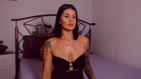 I V Y   online show from 07/07/26, 07:29