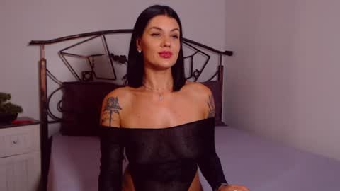 I V Y   online show from 07/10/26, 09:06