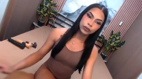 Snapshot of yvonnellvs chatting on 01/19/26, 04:11 yvonnellvs online show from 01/19/26, 04:11