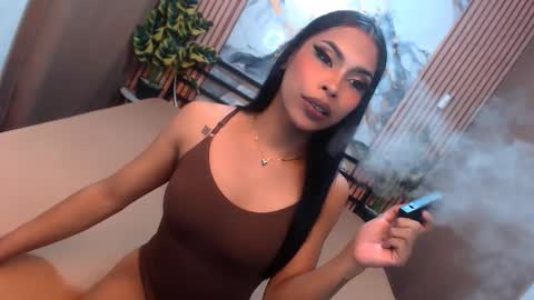 Snapshot of yvonnellvs chatting on 02/22/26, 07:01 yvonnellvs online show from 02/22/26, 07:01