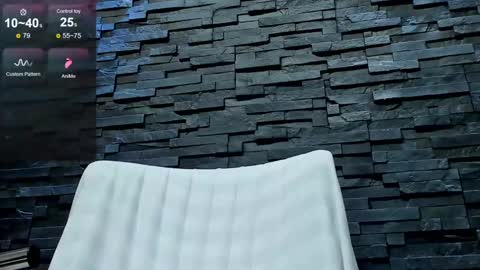 Snapshot of yy_david_yy chatting on 02/18/25, 10:03 David online show from 02/18/25, 10:03