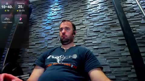 Snapshot of yy_david_yy chatting on 03/11/25, 10:42 David online show from 03/11/25, 10:42