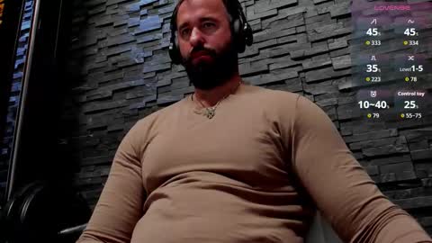 Snapshot of yy_david_yy chatting on 10/02/25, 06:37 David online show from 10/02/25, 06:37