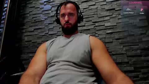 Snapshot of yy_david_yy chatting on 10/14/25, 10:54 David online show from 10/14/25, 10:54