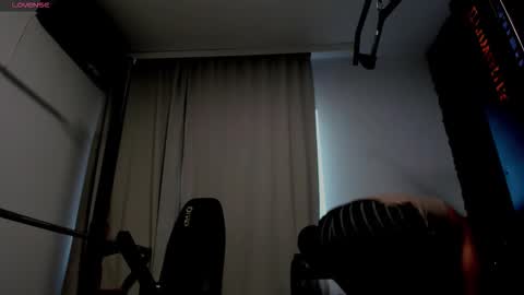 Snapshot of yy_david_yy chatting on 10/21/25, 07:42 David online show from 10/21/25, 07:42