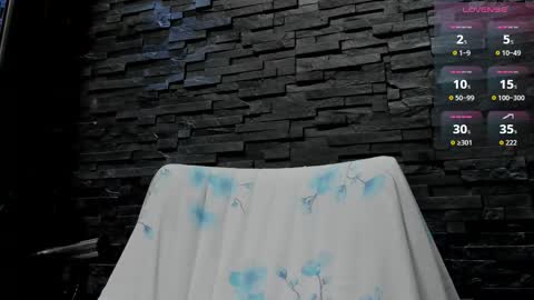 Snapshot of yy_david_yy chatting on 10/22/25, 09:47 David online show from 10/22/25, 09:47