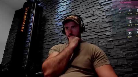 Snapshot of yy_david_yy chatting on 10/31/25, 07:37 David online show from 10/31/25, 07:37