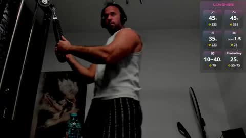 Snapshot of yy_david_yy chatting on 11/06/25, 08:32 David online show from 11/06/25, 08:32