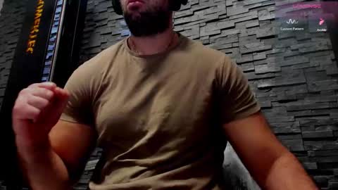 Snapshot of yy_david_yy chatting on 11/12/25, 02:12 David online show from 11/12/25, 02:12