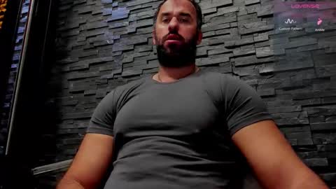 Snapshot of yy_david_yy chatting on 11/23/25, 04:29 David online show from 11/23/25, 04:29