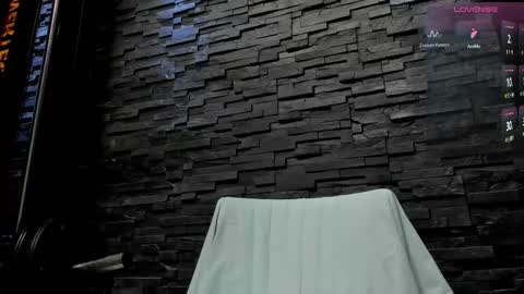 Snapshot of yy_david_yy chatting on 12/04/25, 08:17 David online show from 12/04/25, 08:17