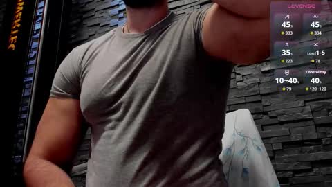 Snapshot of yy_david_yy chatting on 12/13/25, 11:43 David online show from 12/13/25, 11:43