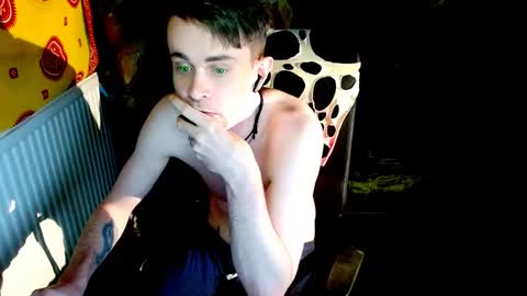 Snapshot of yyscript chatting on 12/06/24, 12:02   online show from 12/06/24, 12:02