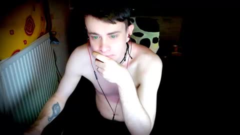 Snapshot of yyscript chatting on 12/16/24, 07:15   online show from 12/16/24, 07:15