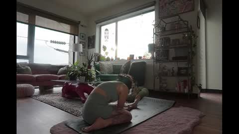 Snapshot of yyuckyy chatting on 01/23/25, 11:47 Yucky online show from 01/23/25, 11:47