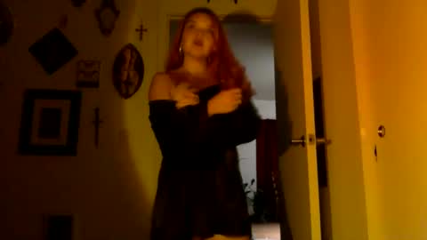 Snapshot of yyuckyy chatting on 09/26/25, 02:59 Yucky online show from 09/26/25, 02:59