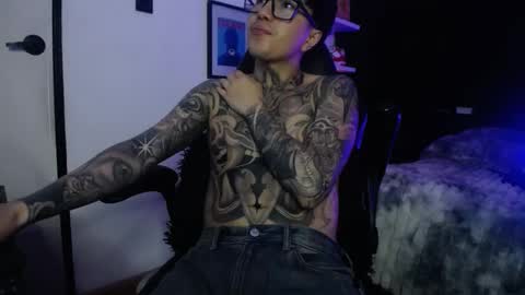 Snapshot of zac_muller1 chatting on 11/15/25, 08:44 zac_muller1 online show from 11/15/25, 08:44