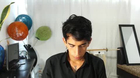 Snapshot of zack_kingg chatting on 12/30/24, 12:43 Zack King online show from 12/30/24, 12:43