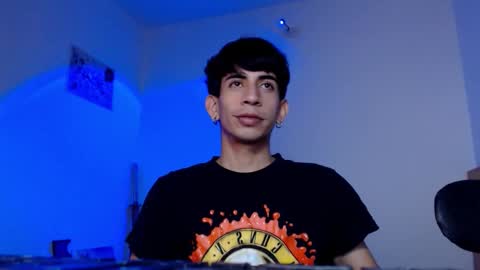 Snapshot of zack_kingg chatting on 10/16/25, 03:35 Zack King online show from 10/16/25, 03:35