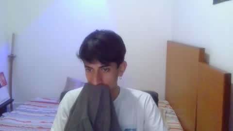 Snapshot of zack_kingg chatting on 10/28/25, 06:32 Zack King online show from 10/28/25, 06:32