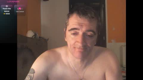 Snapshot of zackhot31 chatting on 10/19/25, 05:57 Ivan online show from 10/19/25, 05:57