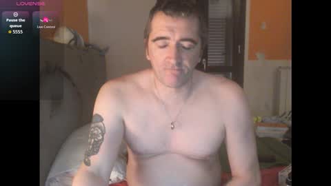 Snapshot of zackhot31 chatting on 10/20/25, 10:49 Ivan online show from 10/20/25, 10:49