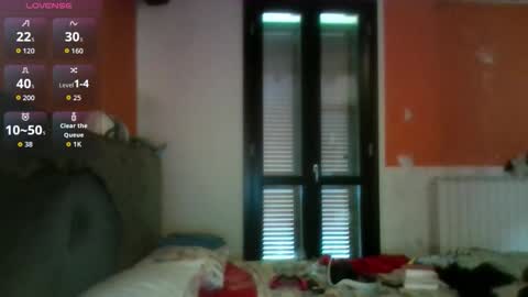 Snapshot of zackhot31 chatting on 10/21/25, 09:43 Ivan online show from 10/21/25, 09:43
