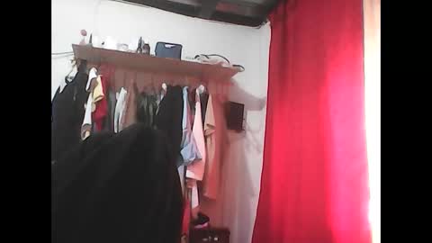 Snapshot of zafiro_rubi chatting on 11/28/25, 01:14 Zafiro online show from 11/28/25, 01:14