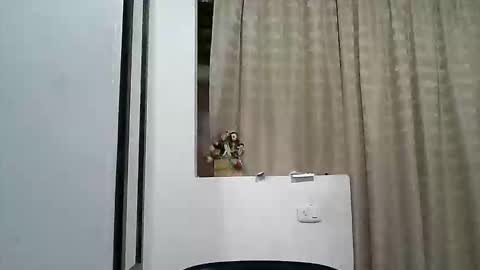 Snapshot of zafiro_rubi chatting on 04/22/26, 06:31 Zafiro online show from 04/22/26, 06:31