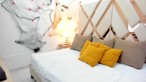 Zafiro  online show from 10/24/25, 12:12