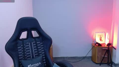 Snapshot of zahara_fox chatting on 03/19/26, 10:03 ZAHARA online show from 03/19/26, 10:03