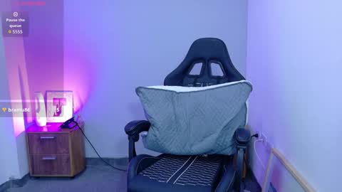 Snapshot of zahara_fox chatting on 03/21/26, 08:19 ZAHARA online show from 03/21/26, 08:19